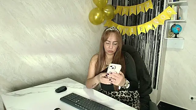 Helenn Moore online show from April 2026 01:51:01 PM