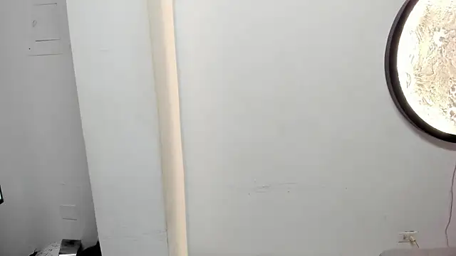 Snapshot of Wolf_Kitty chatting on April 2026 11:26:01 AM Wolf Kitty online show from April 2026 11:26:01 AM