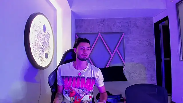 Snapshot of Wolf_Kitty chatting on April 2026 11:44:02 AM Wolf Kitty online show from April 2026 11:44:02 AM