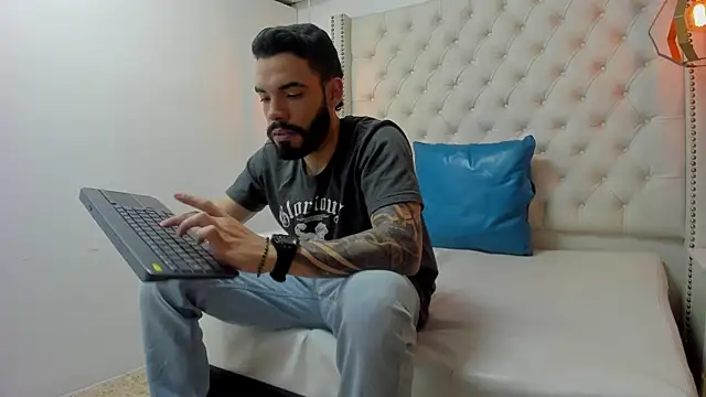 JEAN LEWIS2 online show from April 2026 01:42:02 AM