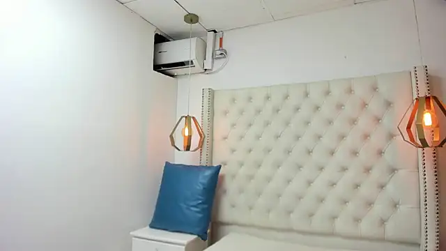 JEAN LEWIS2 online show from April 2026 07:19:01 PM