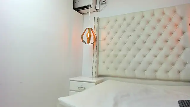 JEAN LEWIS2 online show from April 2026 07:20:01 PM