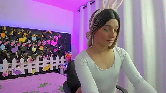 BellaRoge online show from April 2026 05:19:02 AM