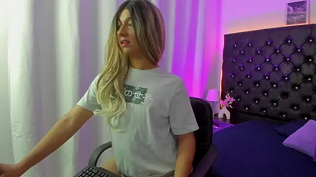 BellaRoge online show from March 2026 05:40:01 AM