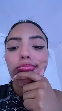 sylphiee  online show from April 2026 06:01:01 PM