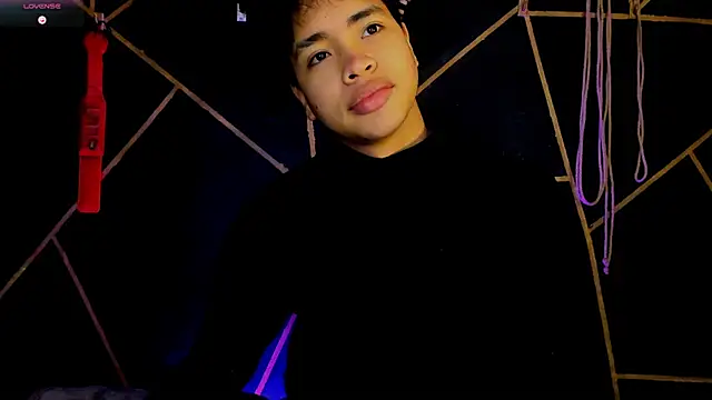 Snapshot of Lee_Colee chatting on May 2026 01:16:01 AM Lee Colee online show from May 2026 01:16:01 AM