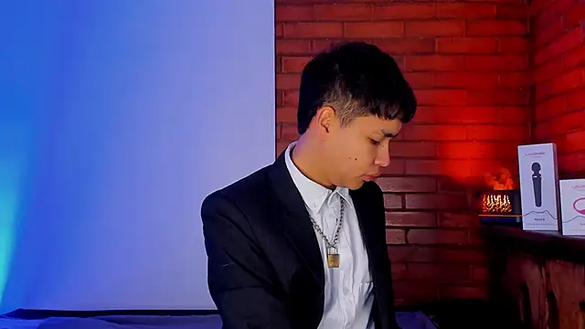 Lee Colee online show from April 2026 11:28:01 PM