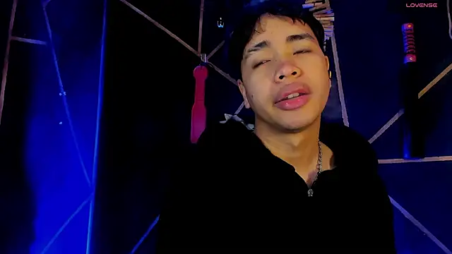 Snapshot of Lee_Colee chatting on May 2026 11:20:02 PM Lee Colee online show from May 2026 11:20:02 PM