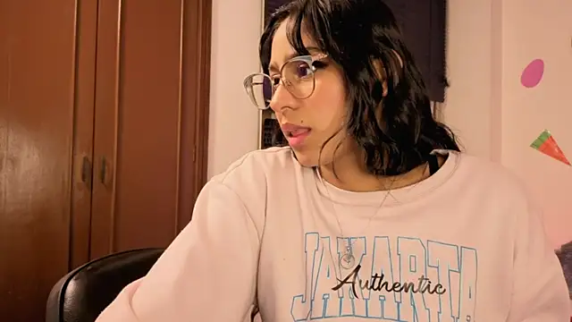 PaulaCutexs online show from April 2026 05:00:02 AM