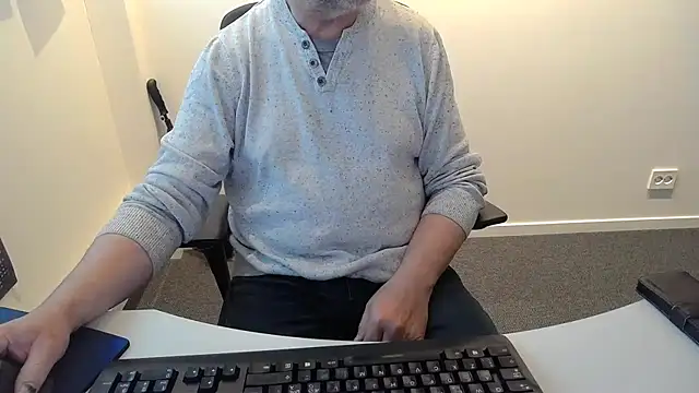 Snapshot of Buggemann chatting on June 2026 03:28:01 AM Buggemann online show from June 2026 03:28:01 AM