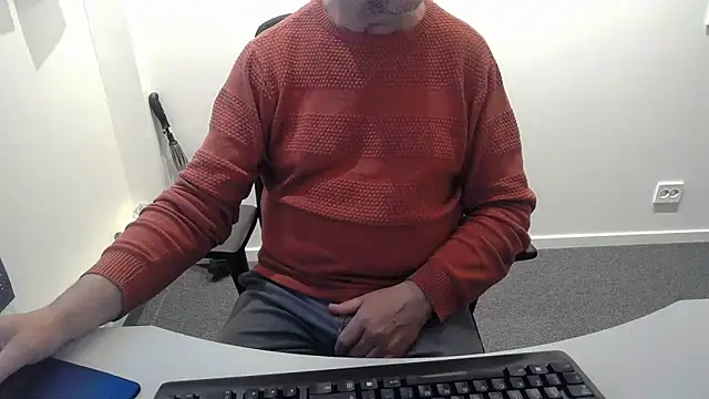 Snapshot of Buggemann chatting on May 2026 03:15:01 AM Buggemann online show from May 2026 03:15:01 AM