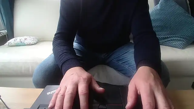 Snapshot of Buggemann chatting on May 2026 03:52:01 PM Buggemann online show from May 2026 03:52:01 PM