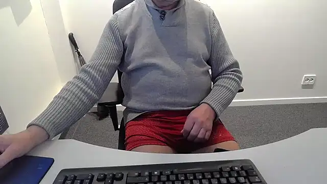 Snapshot of Buggemann chatting on May 2026 03:11:02 AM Buggemann online show from May 2026 03:11:02 AM