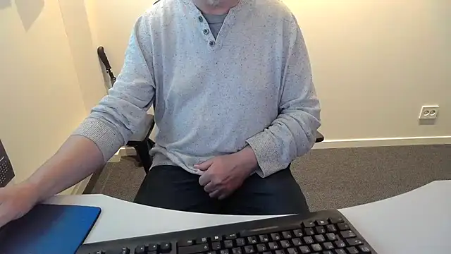 Snapshot of Buggemann chatting on June 2026 03:22:02 AM Buggemann online show from June 2026 03:22:02 AM