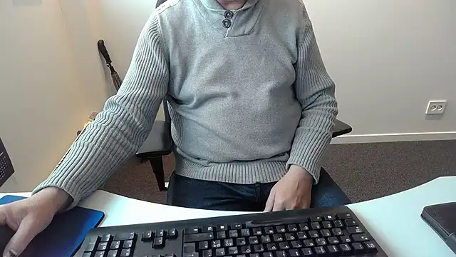 Snapshot of Buggemann chatting on June 2026 04:13:02 AM Buggemann online show from June 2026 04:13:02 AM
