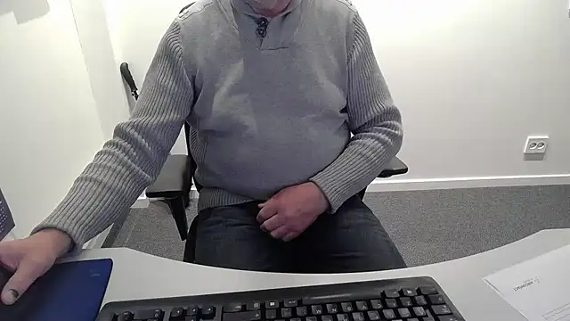 Snapshot of Buggemann chatting on May 2026 02:59:02 AM Buggemann online show from May 2026 02:59:02 AM