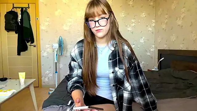 AnnaWasp online show from July 2026 08:33:01 AM