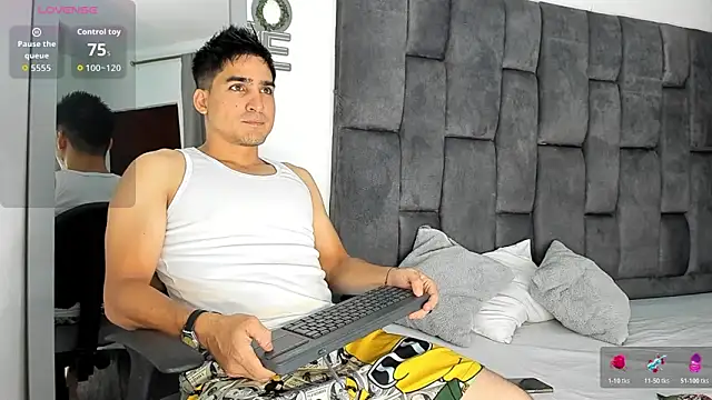 Snapshot of Christopher_Harris_ chatting on April 2026 09:37:02 PM Christopher Harris online show from April 2026 09:37:02 PM