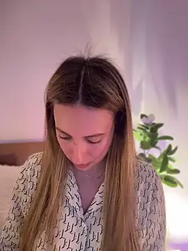 EvaRyen  online show from April 2026 03:36:01 PM