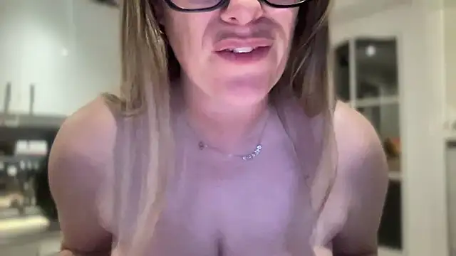 Snapshot of TittieTia19 chatting on July 2026 10:40:02 PM TittieTia19 online show from July 2026 10:40:02 PM