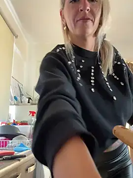AtomBlondy online show from May 2026 05:10:02 AM