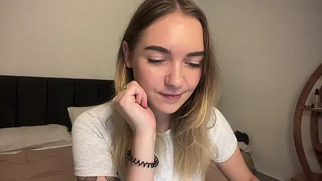 RoxyWet online show from April 2026 01:18:01 PM