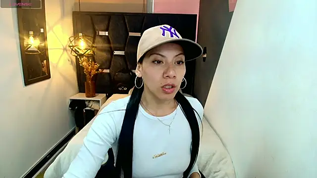 Snapshot of Abril_Fox__ chatting on May 2026 08:23:02 PM Abril Fox online show from May 2026 08:23:02 PM