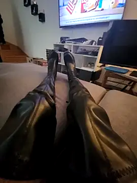 bootslove1 online show from April 2026 09:49:02 AM