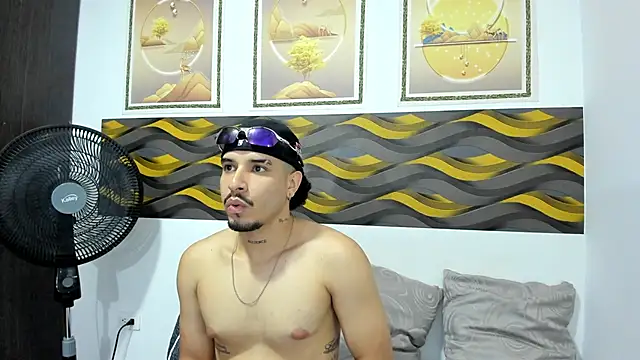 Leon Hotx online show from April 2026 07:18:01 PM