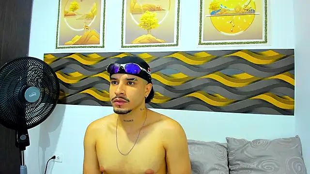 Leon Hotx online show from May 2026 07:17:01 PM
