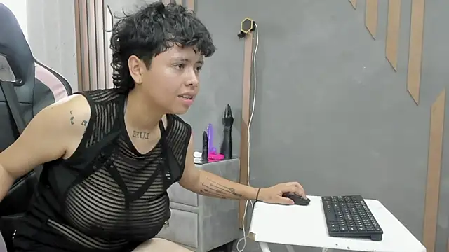 NikiEvanz online show from April 2026 08:39:01 PM