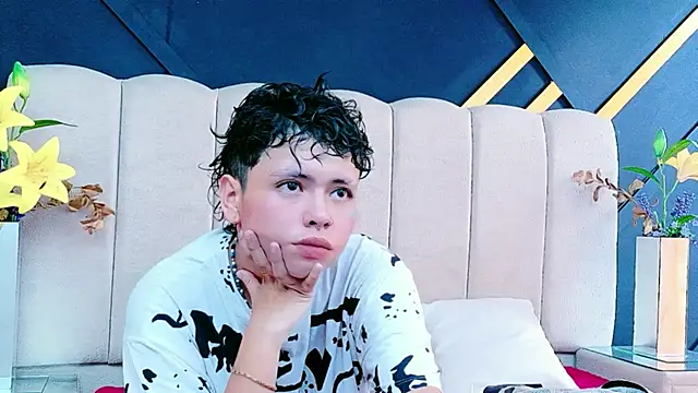 NikiEvanz online show from May 2026 06:33:02 PM