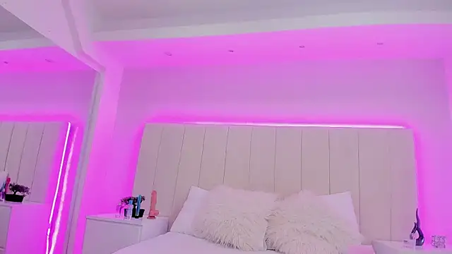 cintya evans online show from April 2026 07:05:02 PM