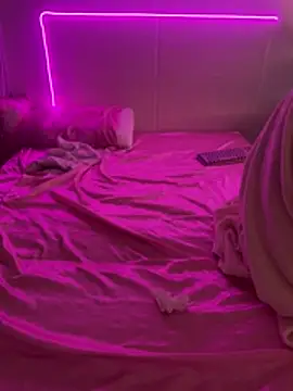 Shynesse21 online show from April 2026 12:45:02 PM