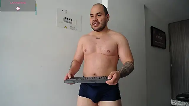 Axel Dominus online show from August 2026 07:11:01 PM