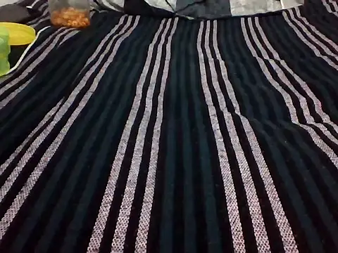 desilund0230 online show from April 2026 06:52:01 PM