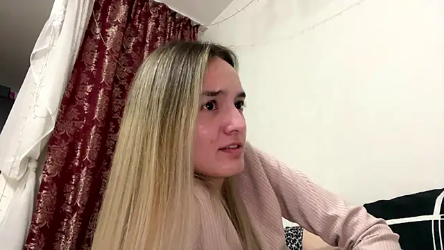 ReathaKiss online show from April 2026 06:25:02 PM