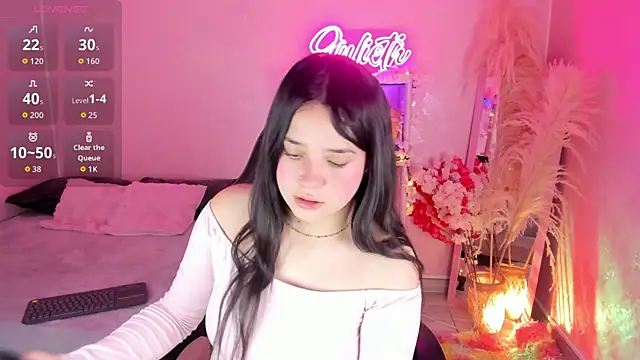 Julieth Caandy online show from April 2026 01:12:01 PM