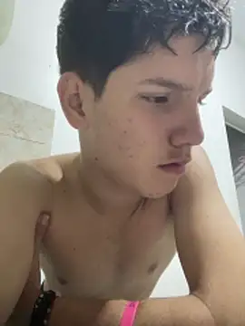 Theus26  online show from April 2026 05:06:02 PM