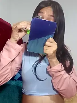 KarolaMendez online show from April 2026 10:38:02 PM