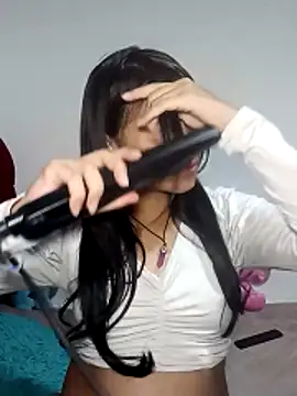 Snapshot of KarolaMendez chatting on June 2026 01:24:01 AM KarolaMendez online show from June 2026 01:24:01 AM