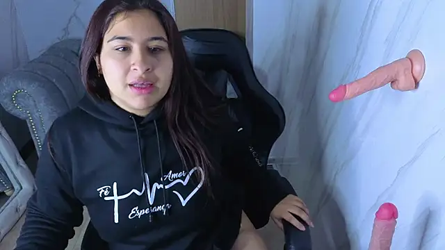 Lunafemme tf online show from April 2026 03:13:02 AM