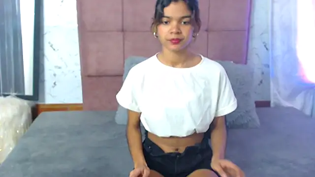 Daniela Lunax online show from April 2026 06:47:02 PM