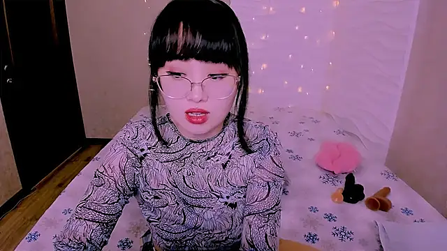 Akiko Yun online show from February 2026 11:37:02 AM