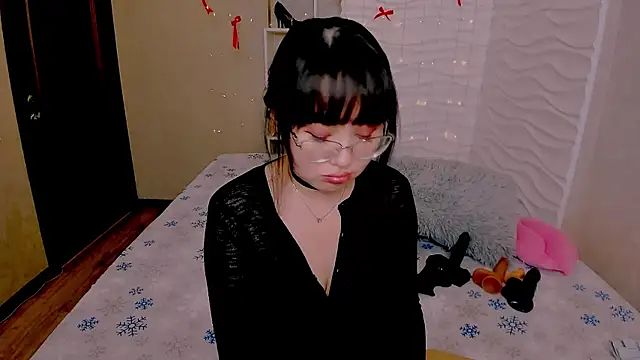 Akiko Yun online show from March 2026 11:24:02 AM