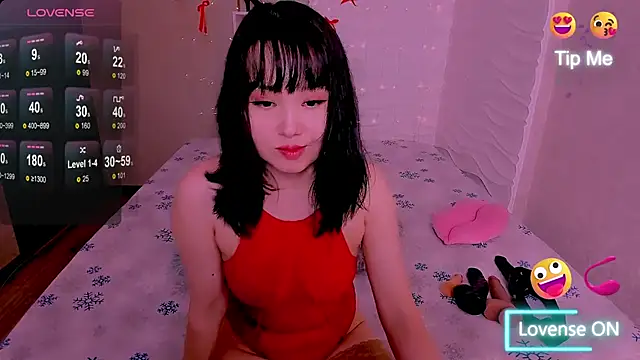 Akiko Yun online show from April 2026 11:45:02 AM