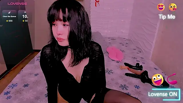 Akiko Yun online show from May 2026 04:57:02 PM