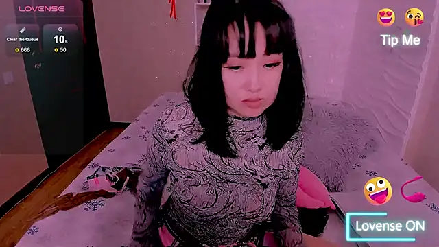 Akiko Yun online show from April 2026 11:45:02 AM