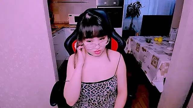 Akiko Yun online show from February 2026 11:32:01 AM