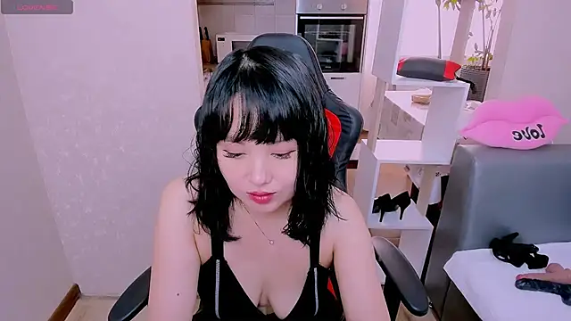 Snapshot of Akiko_Yun chatting on October 2025 10:49:02 AM Akiko Yun online show from October 2025 10:49:02 AM
